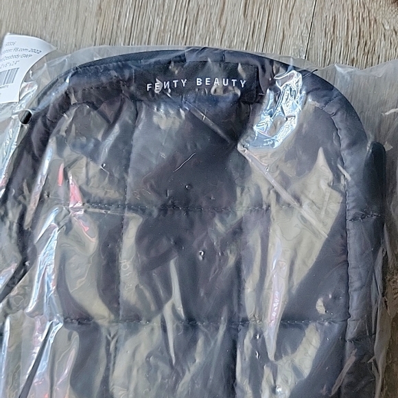 FENTY BEAUTY Quilted  PUFFER BAG (Crossbody) online exclusive! NEW - Picture 8 of 15